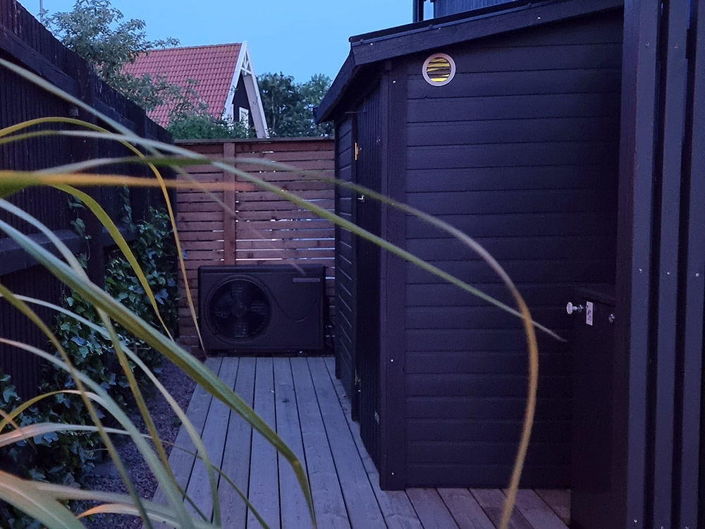 Poolhuset som en av våra kunder byggt för hanteringen av sin pool