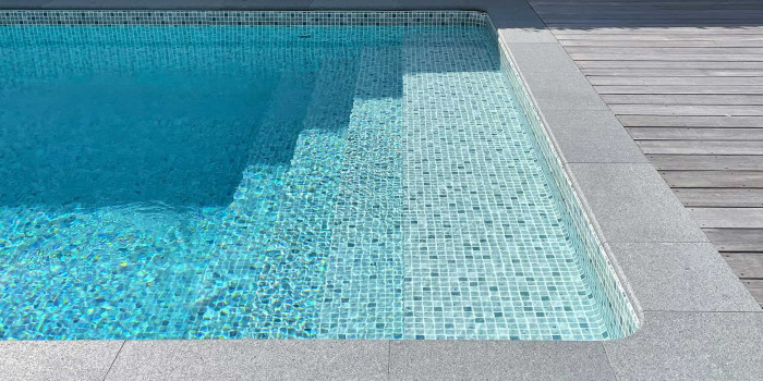 Har man en pool utanför sin dörr bor man vid vattnet