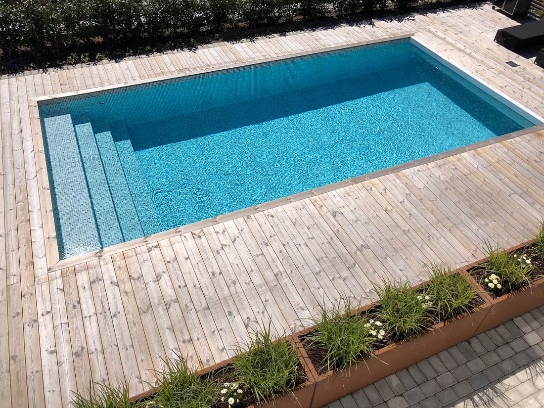 Pool i tr&auml;dg&aring;rden
